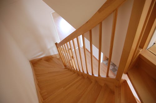 dřevěné schody 